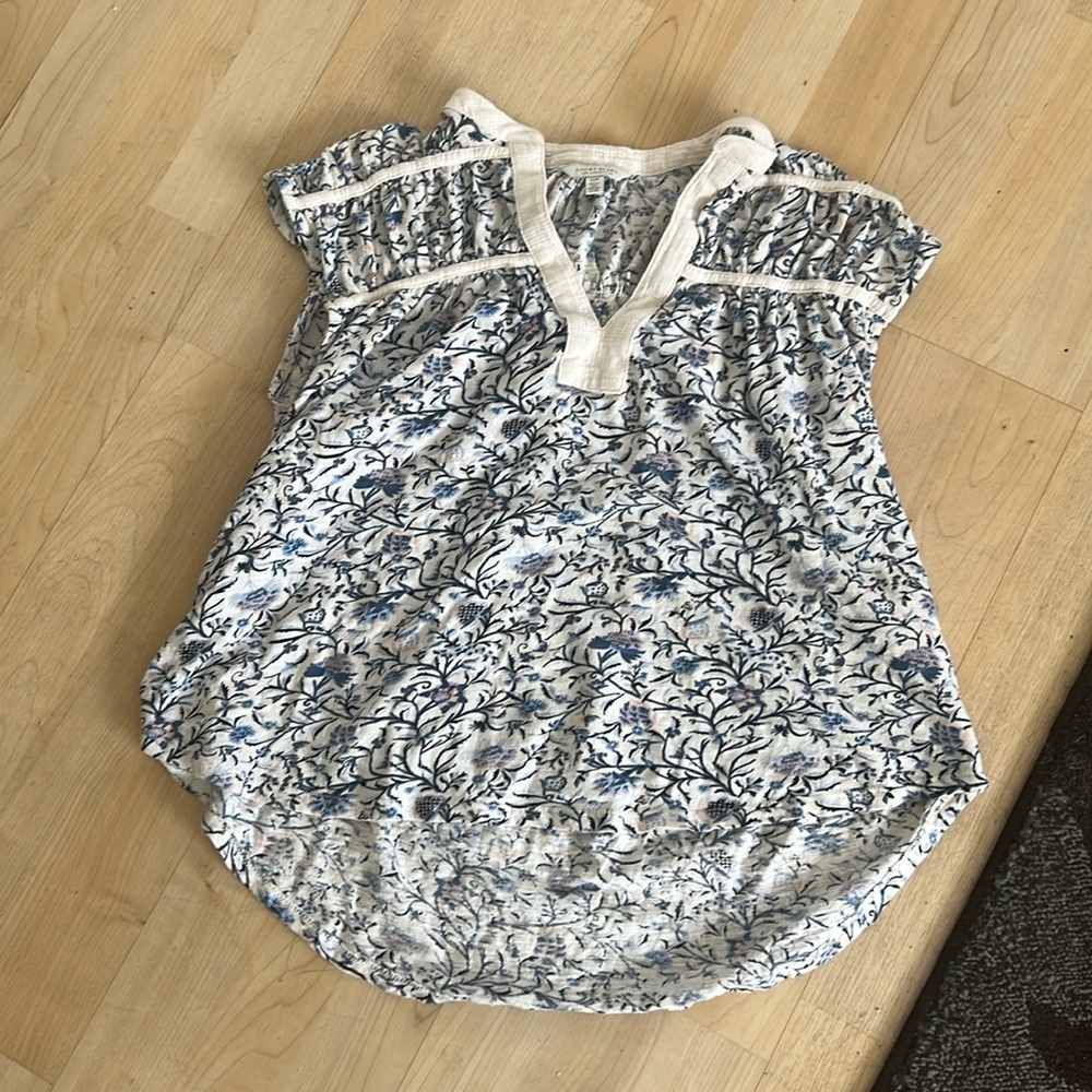 Lucky brand sleeveless shirt size small